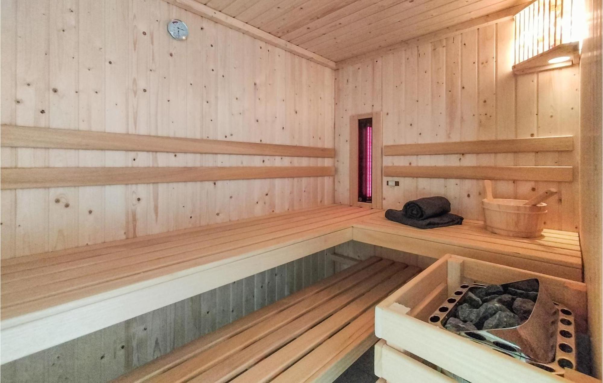 Cozy Home In Oosterwolde With Sauna Eksteriør billede